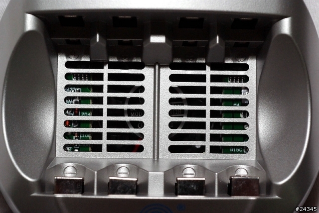 [開箱]EC-884快速充電器