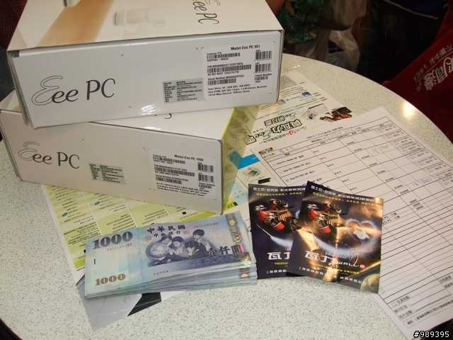 應用展買EEE PC抽到瓦力限量手錶(內有EPC妹妹)