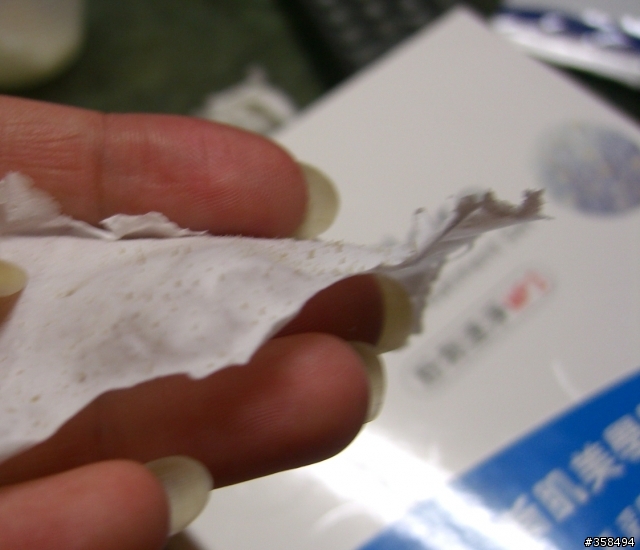 又補照片囉..<<分享美妝活動照>>拔起粉刺，真的像拔蘿蔔呦!!
