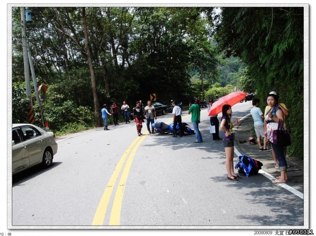 北宜公路往東方向（47-52KM）的路面被惡意潑機油