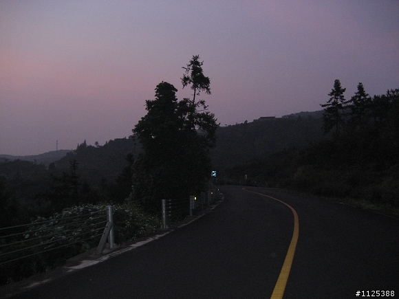 ★★★ 淩晨4點半，深山駕車返家！（有照片）
