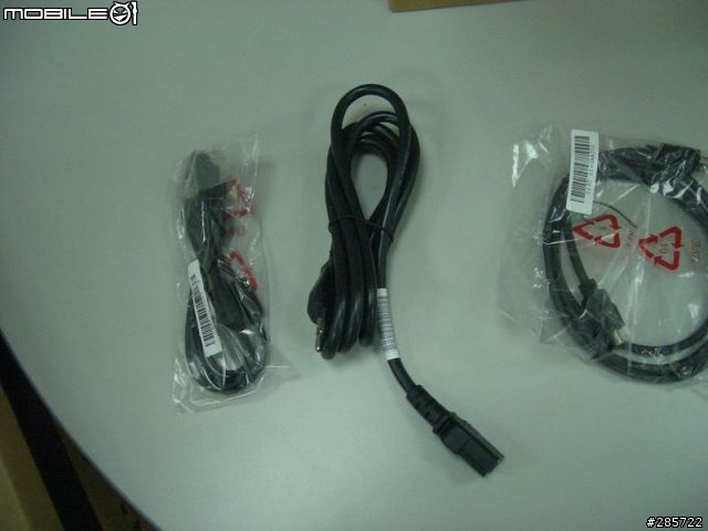 低調發個開箱照(HP-LP2475W)