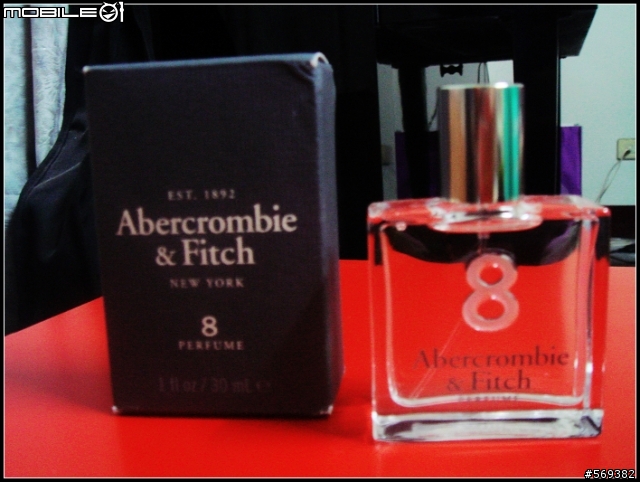 [分享]運動大會10/5 Abercrombie&Fitch MENS、WOMENS香水大集合(內附猛男、美女照)
