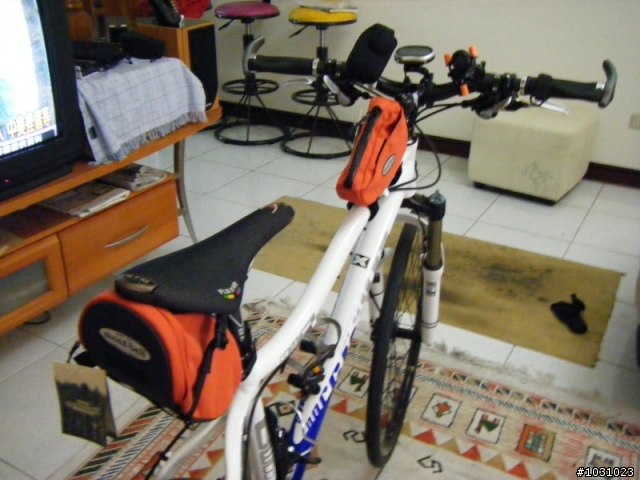 [分享]MontBell上管包和座墊袋+車內伸縮攜車架