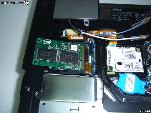 [朋友幫我拍的開箱照]Dell Precision M4400 補裝Turbo Memory的照片