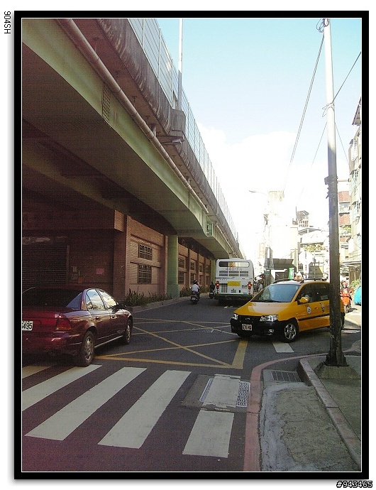 發現一條路~這條路~不是偉大的航道~而是...通往光復橋的安全道路...