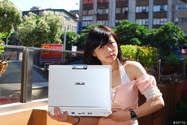 [分享]ASUS F8VR(雪皓白)