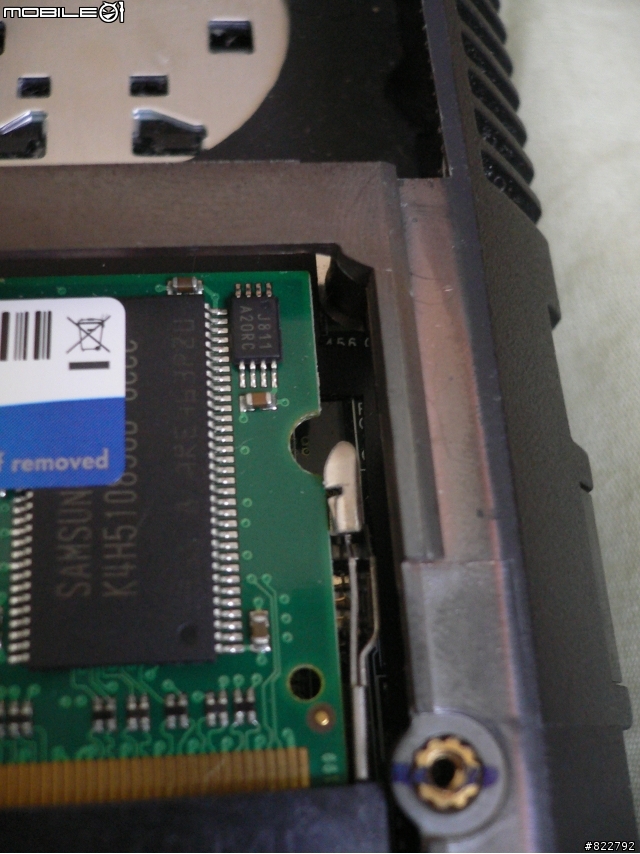 M2400N 記憶體裝不進去