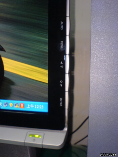 遲來又不專業的BENQ-E2200HDA開箱文