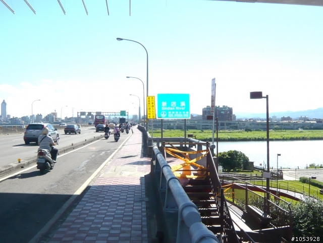 2008/09/26（五）終於登上大屯山主峰—找到助航台