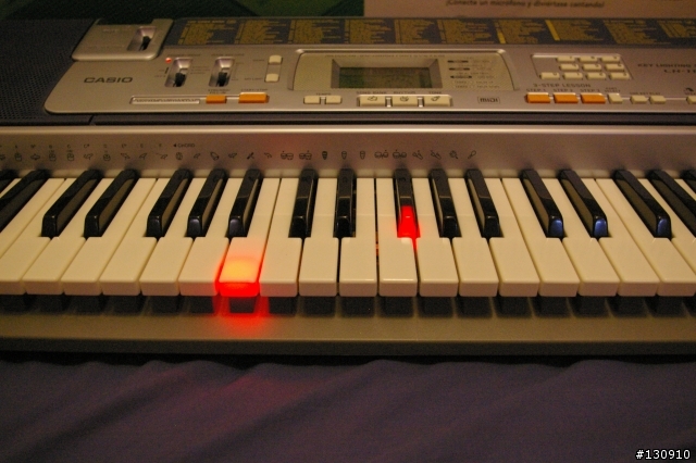 98元 的感動  CASIO LK-110 魔光電子琴 科技音樂速成班