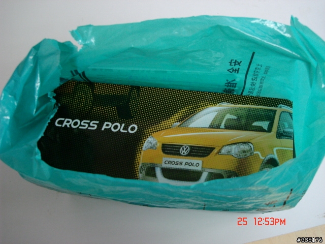 半年前在上海購買的POLO,今天終於收到送的1/18POLO車模,開箱囉~~