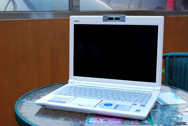 [分享]ASUS F8VR(雪皓白)