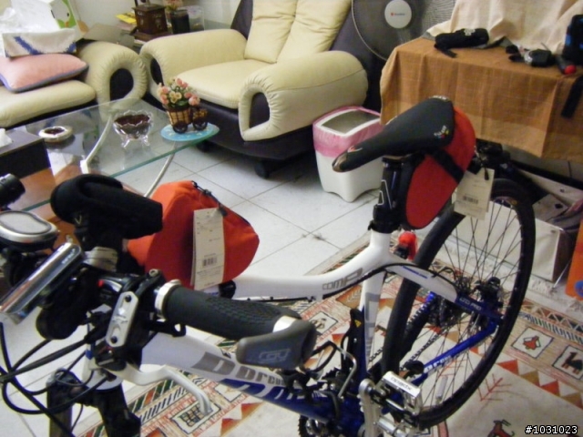 [分享]MontBell上管包和座墊袋+車內伸縮攜車架