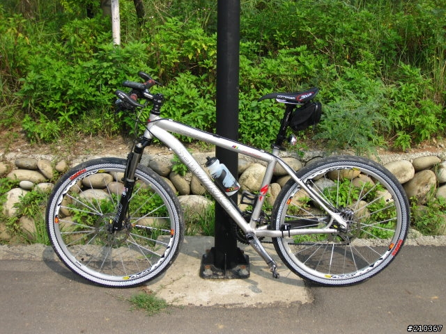 [分享] 閃電 Specialized M5 & 全套XTR & OGK 安全帽 （34張圖，請耐心欣賞 ... 給點小小建議吧～）