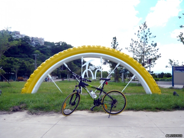 2008/09/26（五）終於登上大屯山主峰—找到助航台