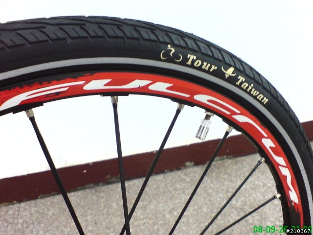 [分享] 閃電 Specialized M5 & 全套XTR & OGK 安全帽 （34張圖，請耐心欣賞 ... 給點小小建議吧～）