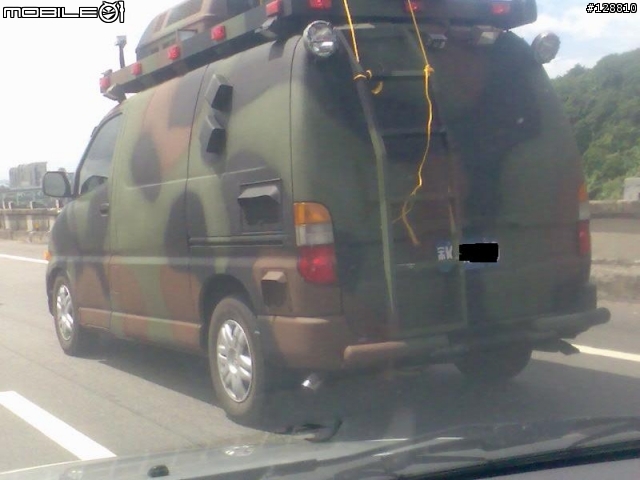 軍方迷彩車