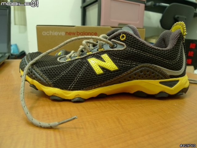 [開箱分享]外型流線又搶眼之超輕量透氣跑鞋 -New Balance 790