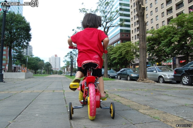 [阿咪愛分享]BMX法拉利紅12吋兒童腳踏車開箱試乘