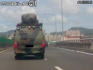 軍方迷彩車