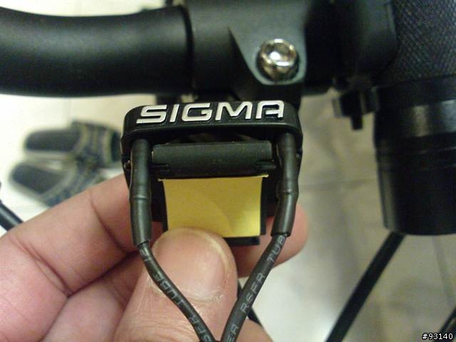[分享]在Ventura Transport上安裝SIGMA BC1606L有線碼表+自製水壺架固定鬆緊帶