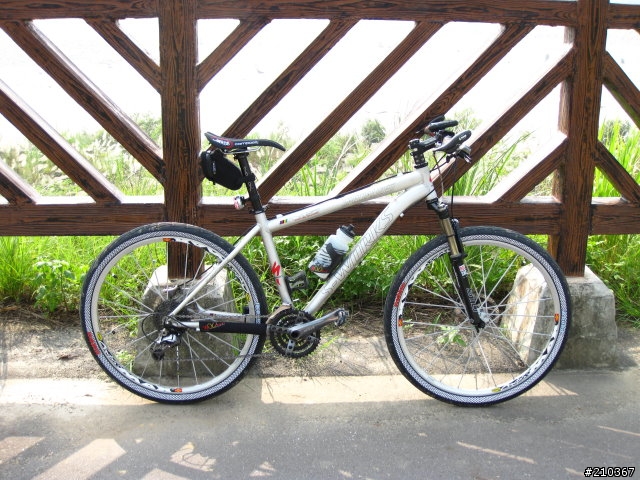 [分享] 閃電 Specialized M5 & 全套XTR & OGK 安全帽 （34張圖，請耐心欣賞 ... 給點小小建議吧～）