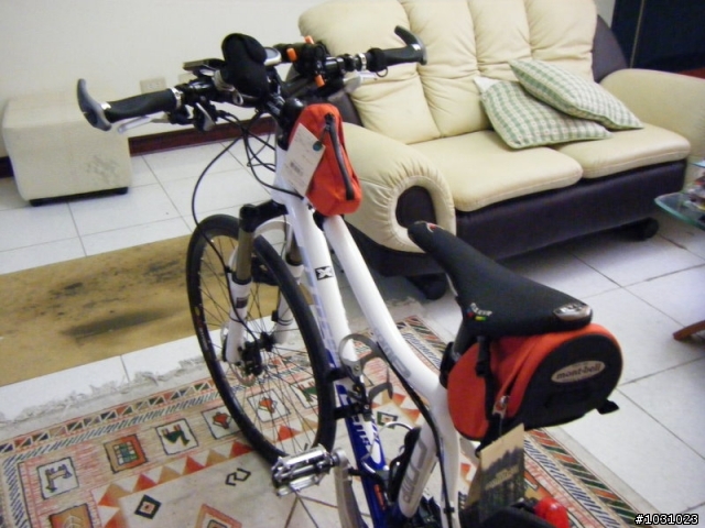 [分享]MontBell上管包和座墊袋+車內伸縮攜車架