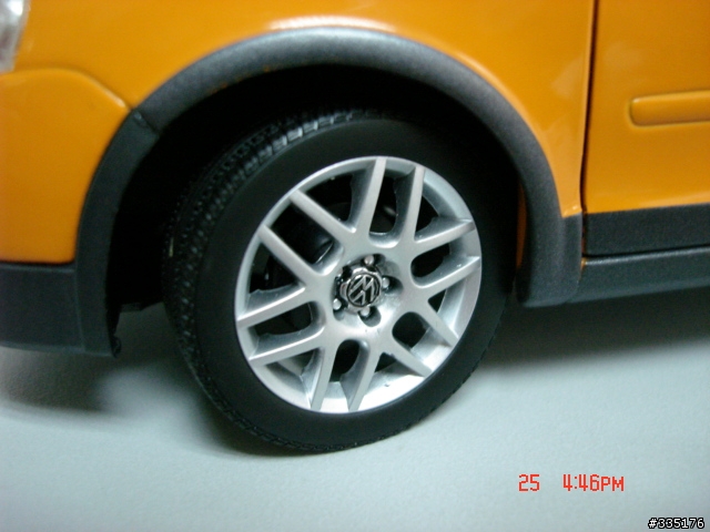 半年前在上海購買的POLO,今天終於收到送的1/18POLO車模,開箱囉~~