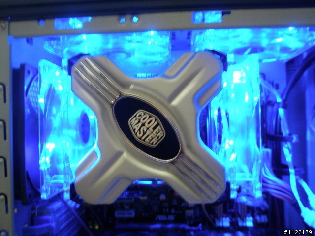 藍光綜放-絕世好殼 Coolermaster CM690+透明側板