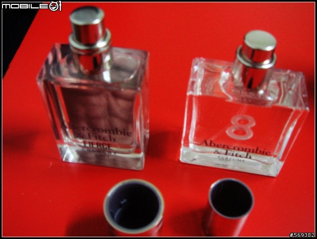 [分享]運動大會10/5 Abercrombie&Fitch MENS、WOMENS香水大集合(內附猛男、美女照)