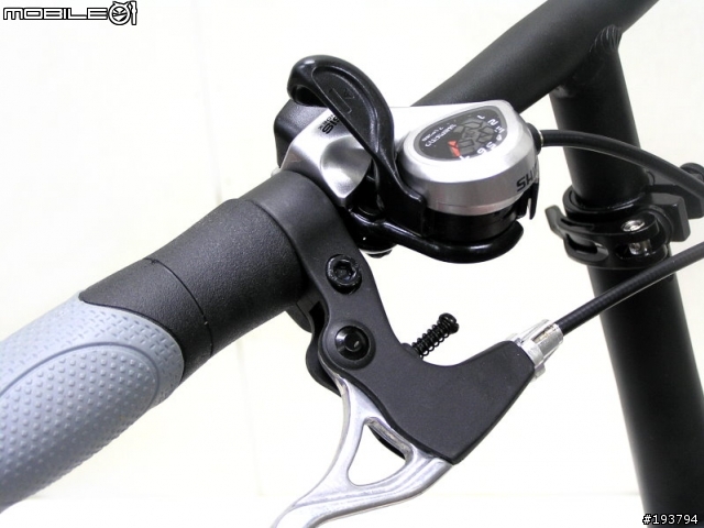 發現OYAMA M700 避震小折