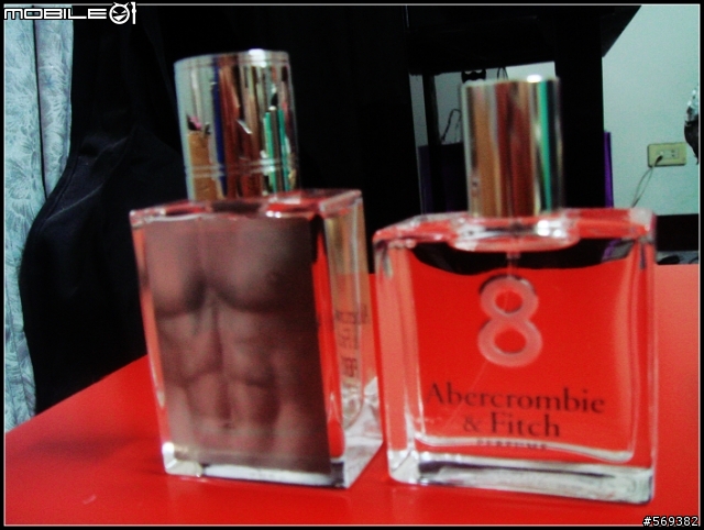 [分享]運動大會10/5 Abercrombie&Fitch MENS、WOMENS香水大集合(內附猛男、美女照)