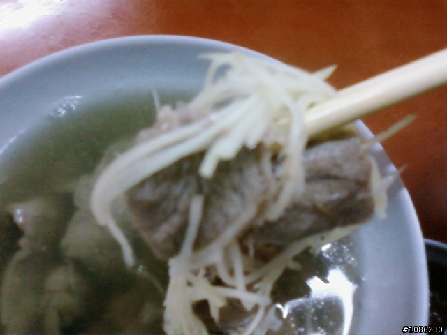 東區：林森路二段近東門路二段的清香羊肉(35年老店味道不錯)