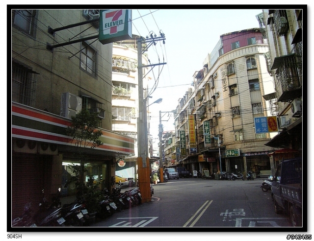 發現一條路~這條路~不是偉大的航道~而是...通往光復橋的安全道路...