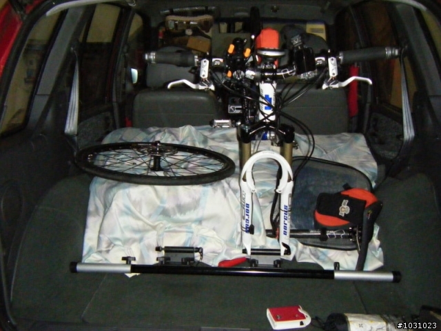[分享]MontBell上管包和座墊袋+車內伸縮攜車架