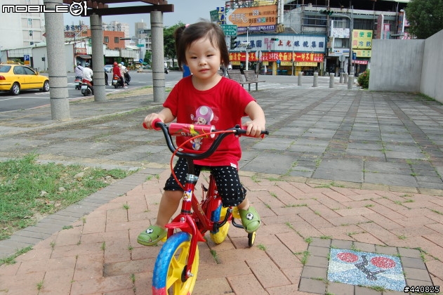 [阿咪愛分享]BMX法拉利紅12吋兒童腳踏車開箱試乘