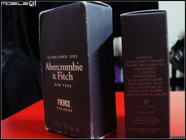 [分享]運動大會10/5 Abercrombie&Fitch MENS、WOMENS香水大集合(內附猛男、美女照)