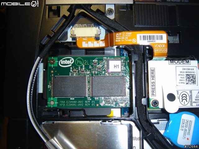 [朋友幫我拍的開箱照]Dell Precision M4400 補裝Turbo Memory的照片