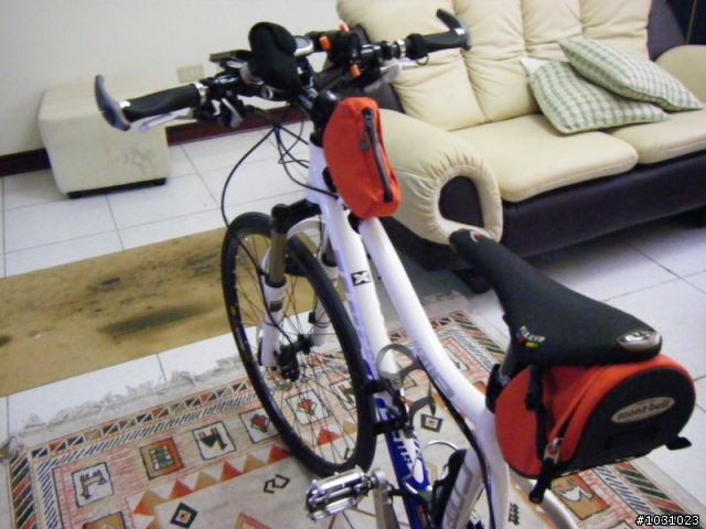 [分享]MontBell上管包和座墊袋+車內伸縮攜車架