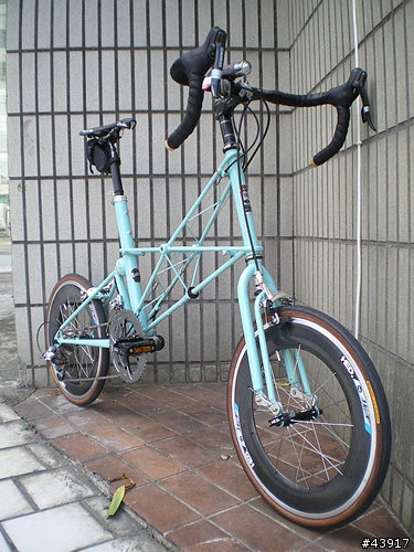 Alex Moulton Tiffany TSR RED20 之直衝20層樓頂