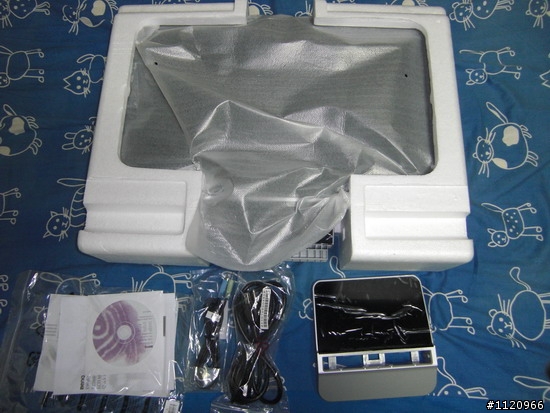 遲來又不專業的BENQ-E2200HDA開箱文