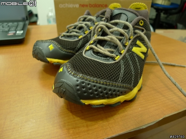 [開箱分享]外型流線又搶眼之超輕量透氣跑鞋 -New Balance 790