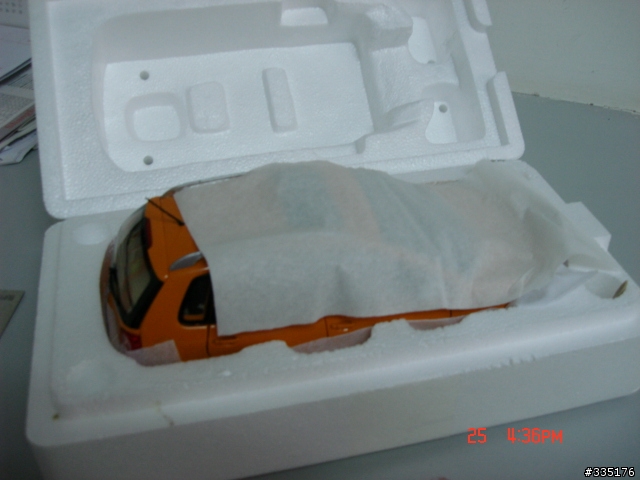 半年前在上海購買的POLO,今天終於收到送的1/18POLO車模,開箱囉~~