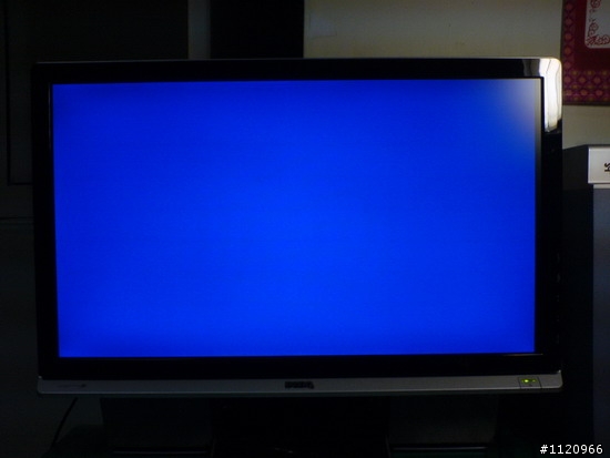 遲來又不專業的BENQ-E2200HDA開箱文