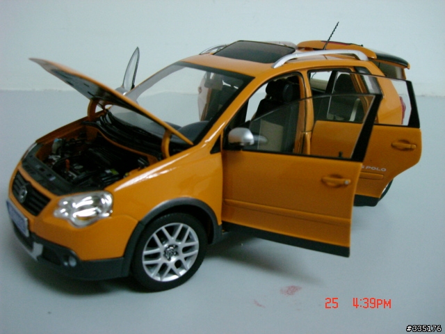 半年前在上海購買的POLO,今天終於收到送的1/18POLO車模,開箱囉~~