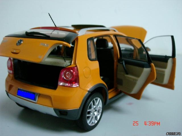 半年前在上海購買的POLO,今天終於收到送的1/18POLO車模,開箱囉~~