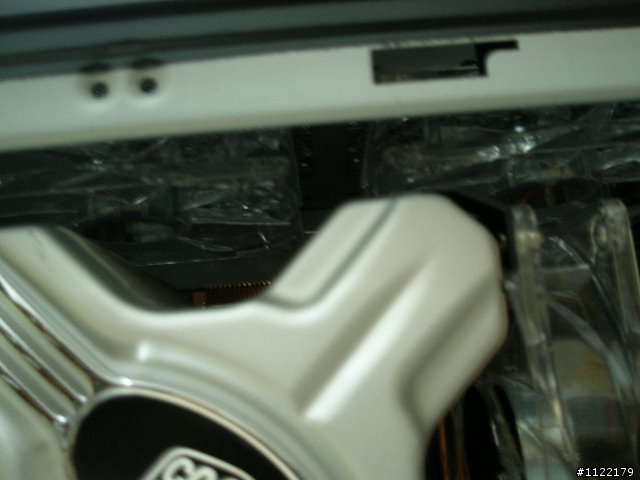 藍光綜放-絕世好殼 Coolermaster CM690+透明側板