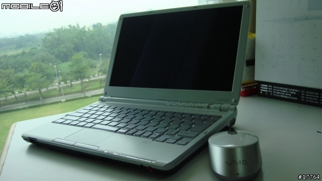 [華麗低調的分享] SONY VAIO VGP-BMS55 新鮮上市(黑與白)