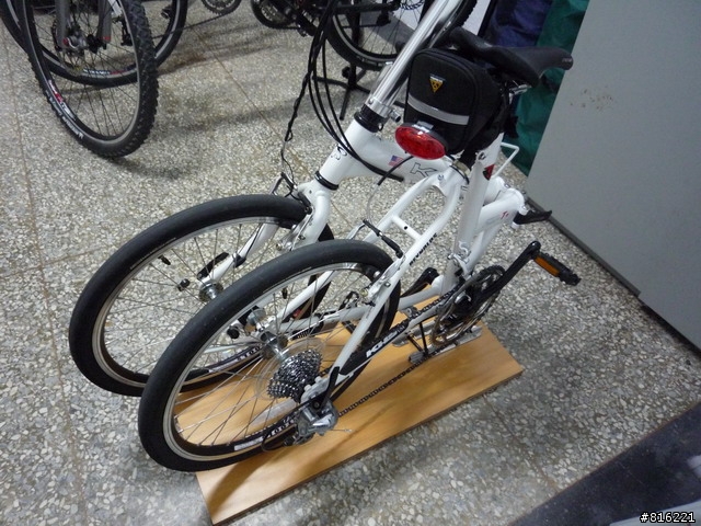 [DIY分享]我的小折車的駐車板，放在休旅車行李廂內用的